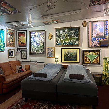 Brimarsbru Sleep Inn-Art Gallery Njarthvik ภายนอก รูปภาพ