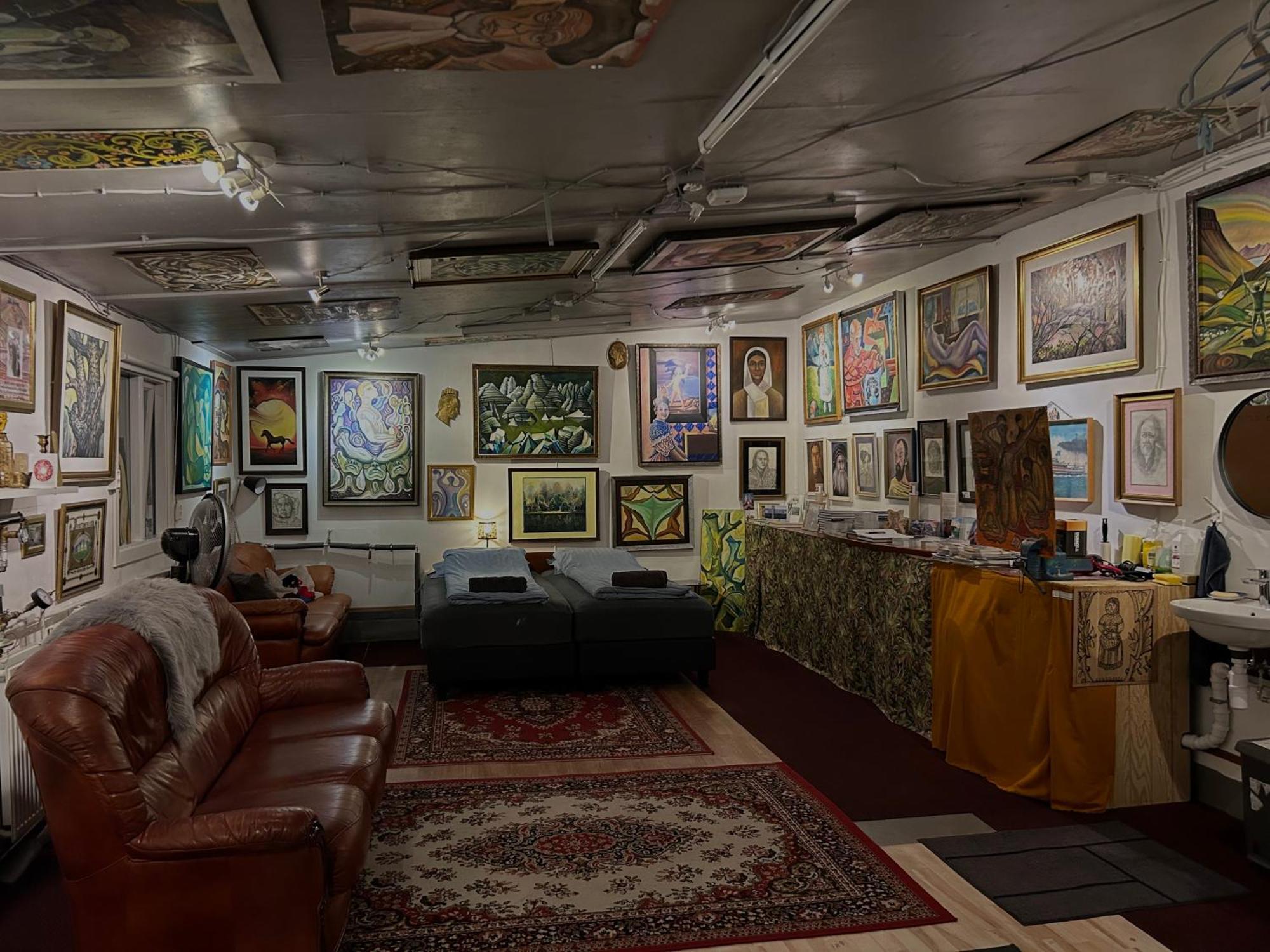Brimarsbru Sleep Inn-Art Gallery Njarthvik ภายนอก รูปภาพ